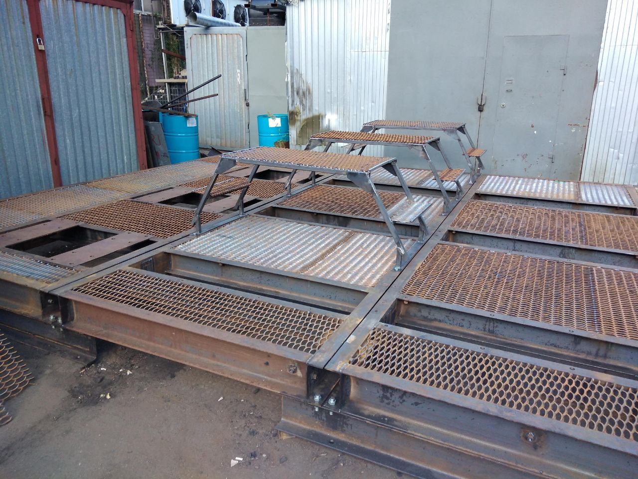 Металлические площадки с просечным настилом